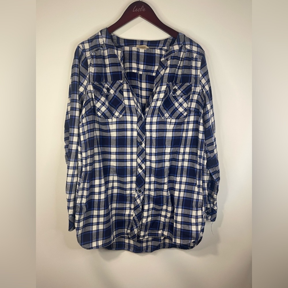 Duluth trading Co‎ Blue and White flannel v neck Top